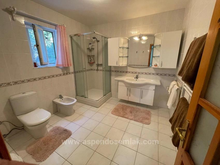 Çandır'da Deniz Ve Göl Manzaralı 5+2 Satılık Villa