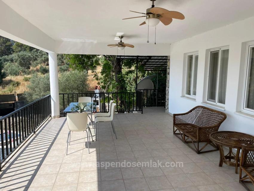 Çandır'da Deniz Ve Göl Manzaralı 5+2 Satılık Villa