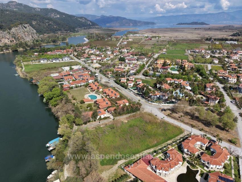 Dalyan Gülpınar'da Kanala Sıfır 2600M2 %20 Turizm İmarlı Satılık Arsa