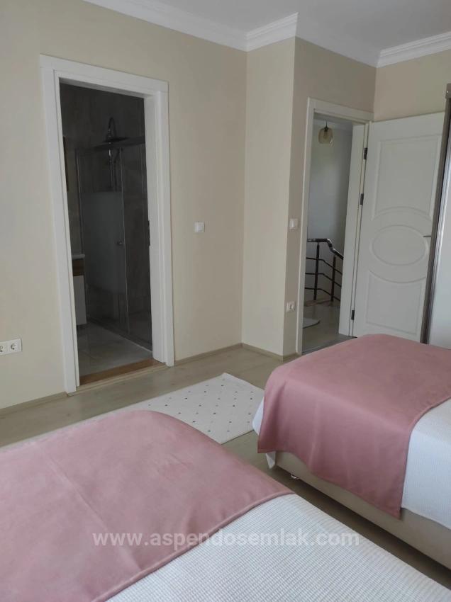 Dalyan Gülpınar'da Köşebaşı 545M2 Arsa İçinde Satılık 4+1 Villa