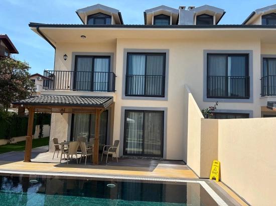 Dalyan'da Gülpınar'da Satılık 4+1 Villa