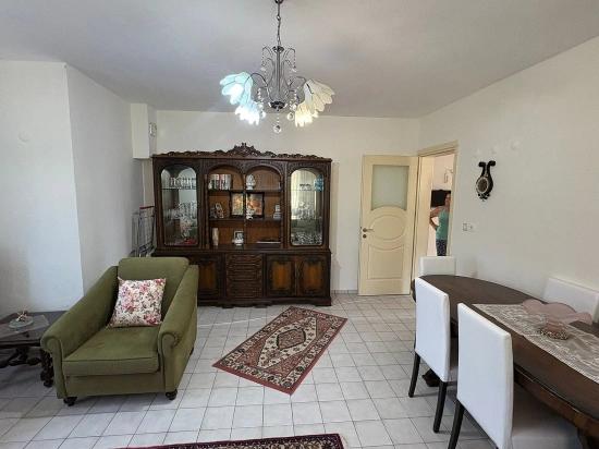 Okçular'da 514m2 Arsa İçerisinde 2 Katlı Satılık Ev