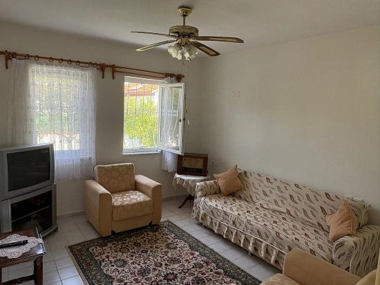 Okçular'da 514m2 Arsa İçerisinde 2 Katlı Satılık Ev