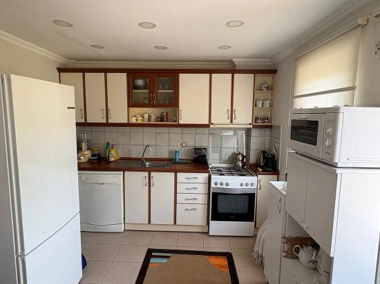 Okçular'da 514m2 Arsa İçerisinde 2 Katlı Satılık Ev