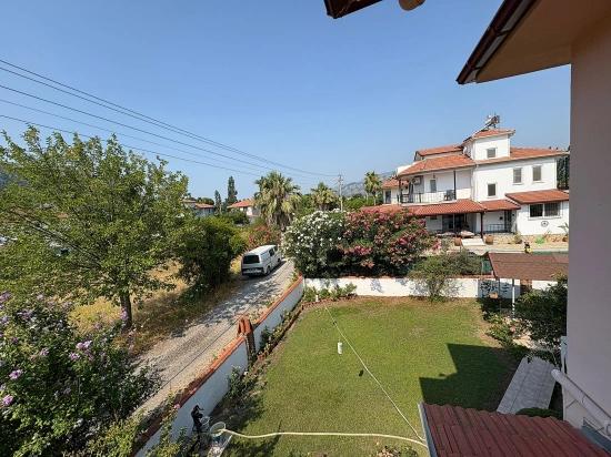 Okçular'da 514m2 Arsa İçerisinde 2 Katlı Satılık Ev