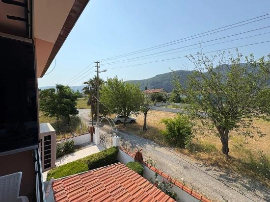 Okçular'da 514m2 Arsa İçerisinde 2 Katlı Satılık Ev