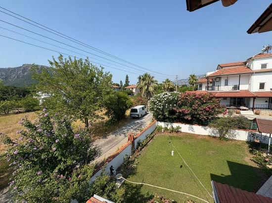 Okçular'da 514m2 Arsa İçerisinde 2 Katlı Satılık Ev