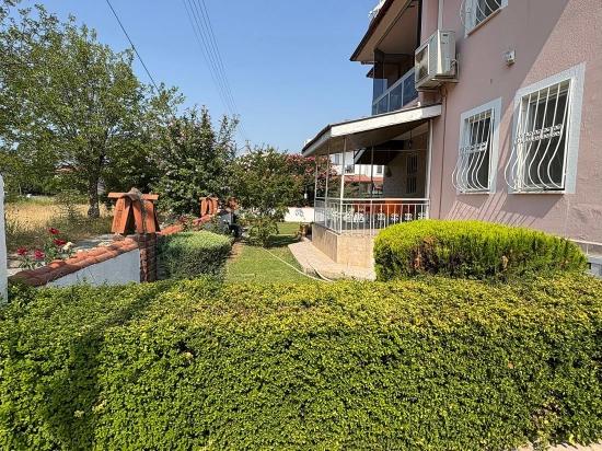 Okçular'da 514m2 Arsa İçerisinde 2 Katlı Satılık Ev