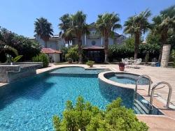 Dalyan Maraş'da Köşebaşında 980M2 Arsa İçin'de 5+1 Satılık Villa