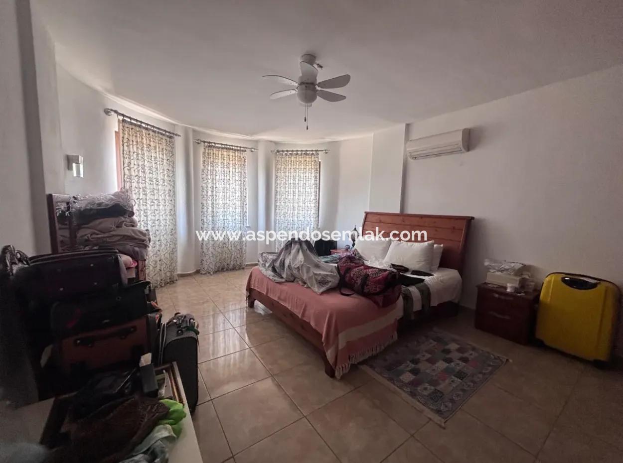 Dalyan Maraş'da Köşebaşında 980M2 Arsa İçin'de 5+1 Satılık Villa