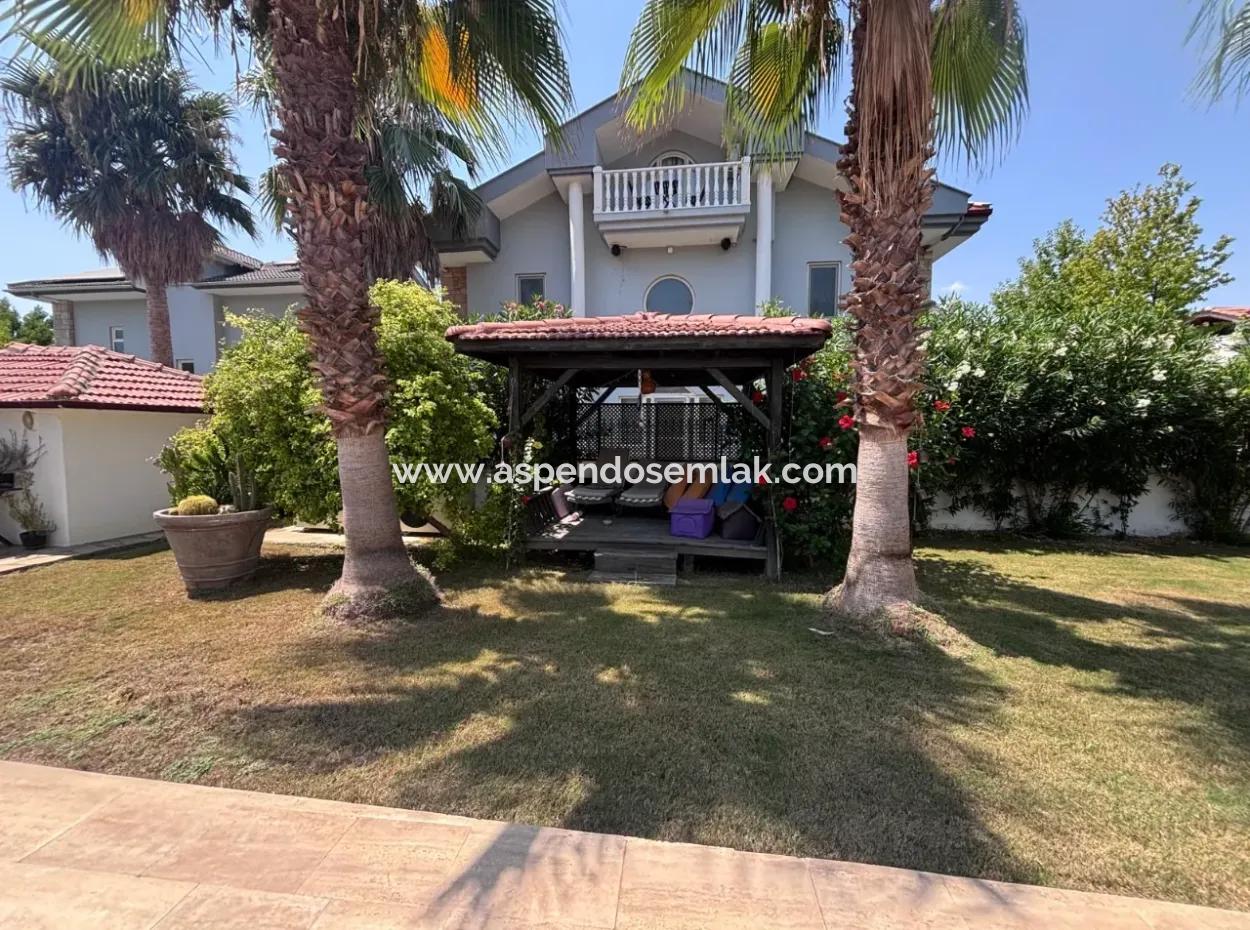 Dalyan Maraş'da Köşebaşında 980M2 Arsa İçin'de 5+1 Satılık Villa