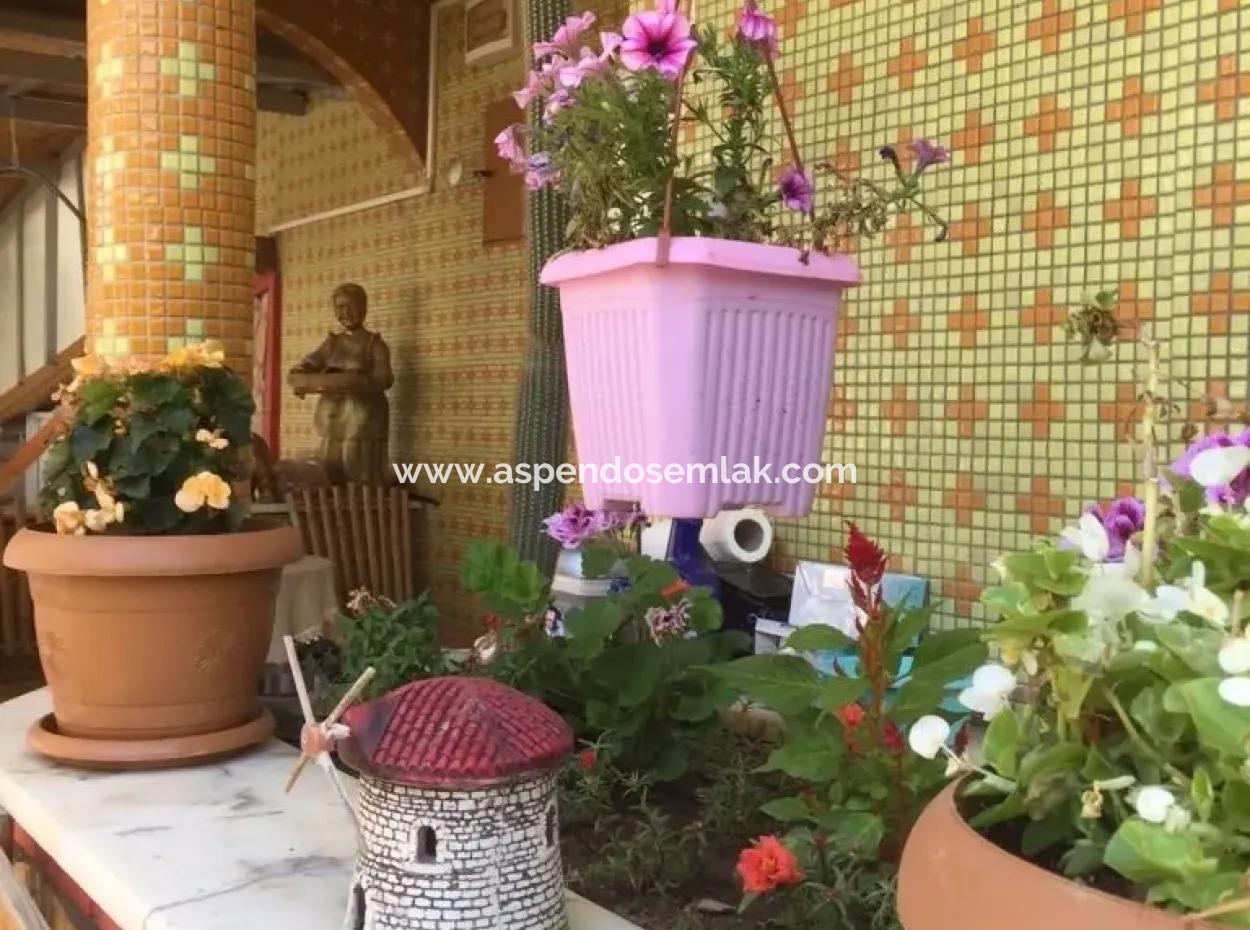 Alanya Telatiye Mahallesi Konaklı Mevkiinde Denize Yakın Köşebaşı 338M2 Arsa İçerisinde Satılık Villa