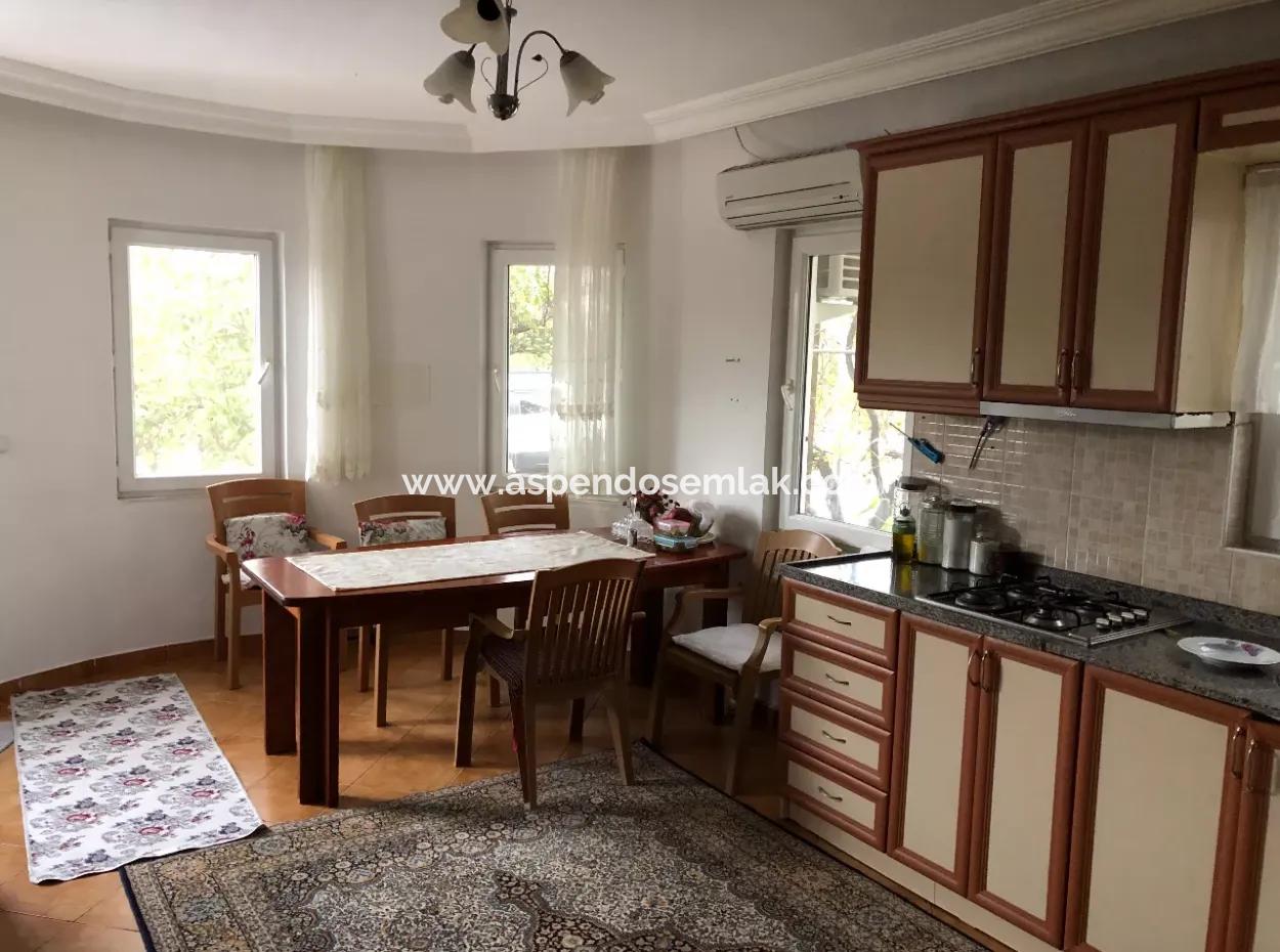 Okçular'da 1222M2 Arsa İçerisinde Satılık Tek Katlı Müstakil Ev