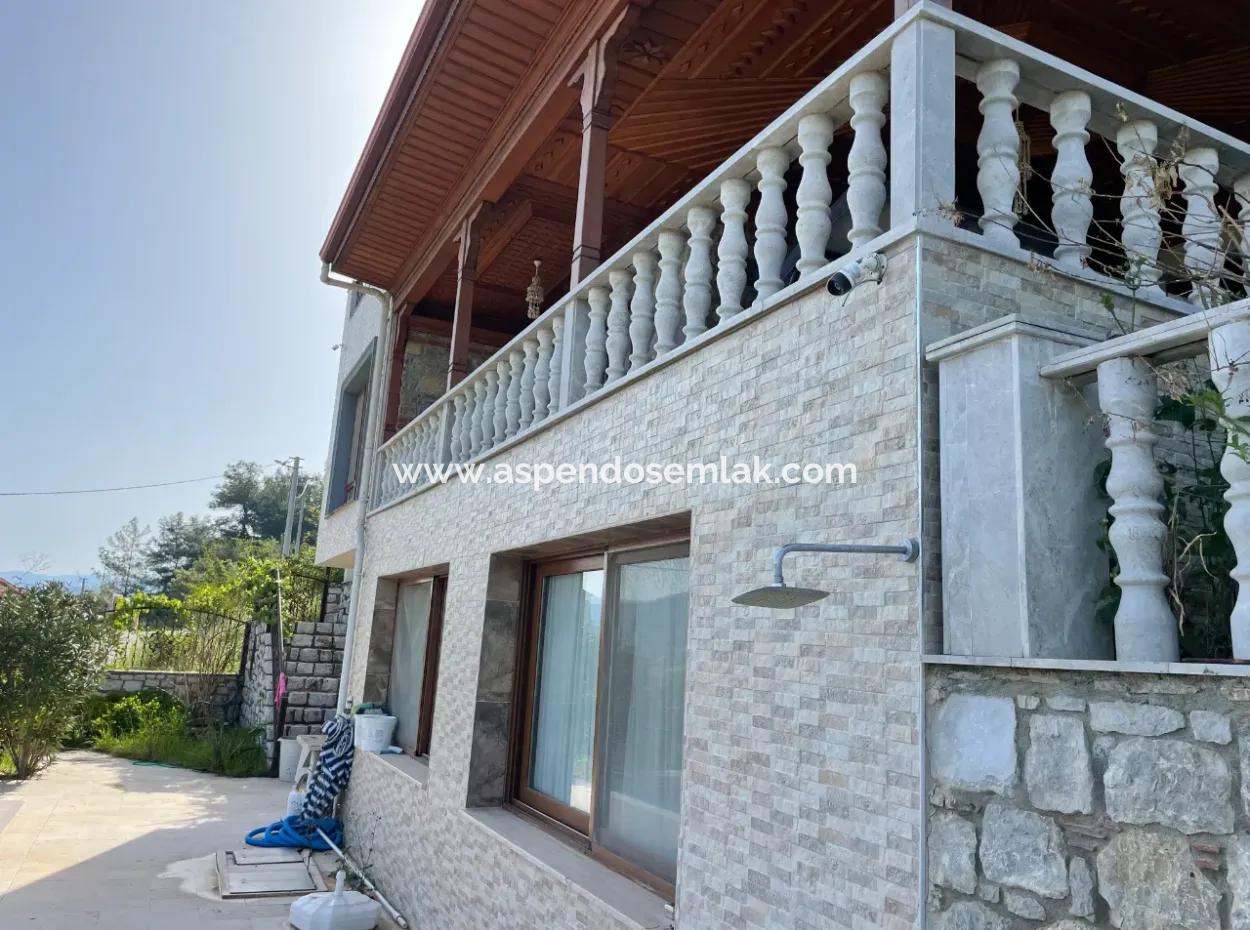 Akçapınar'da Deniz Manzaralı Satılık 6+1 Villa