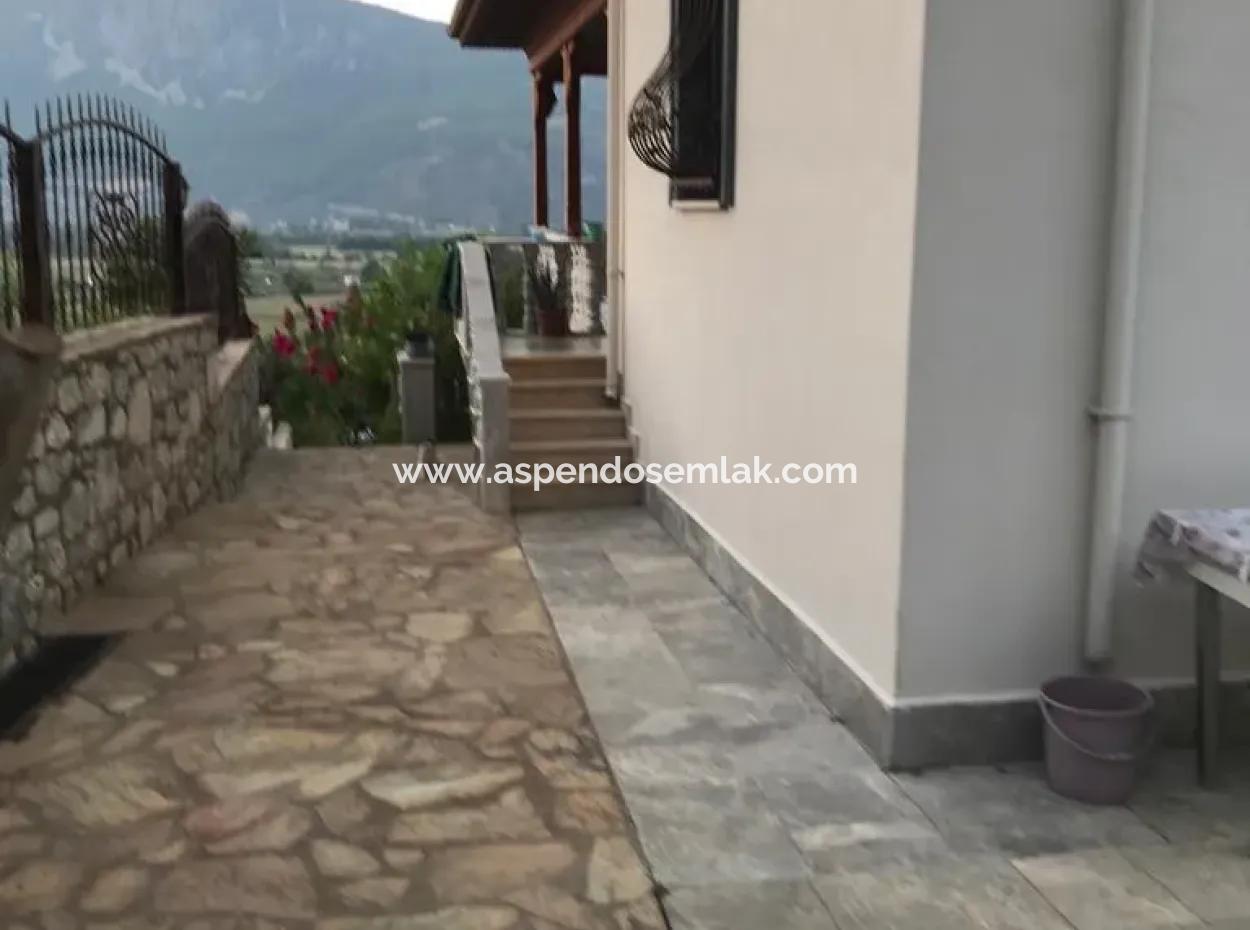 Akçapınar'da Deniz Manzaralı Satılık 6+1 Villa