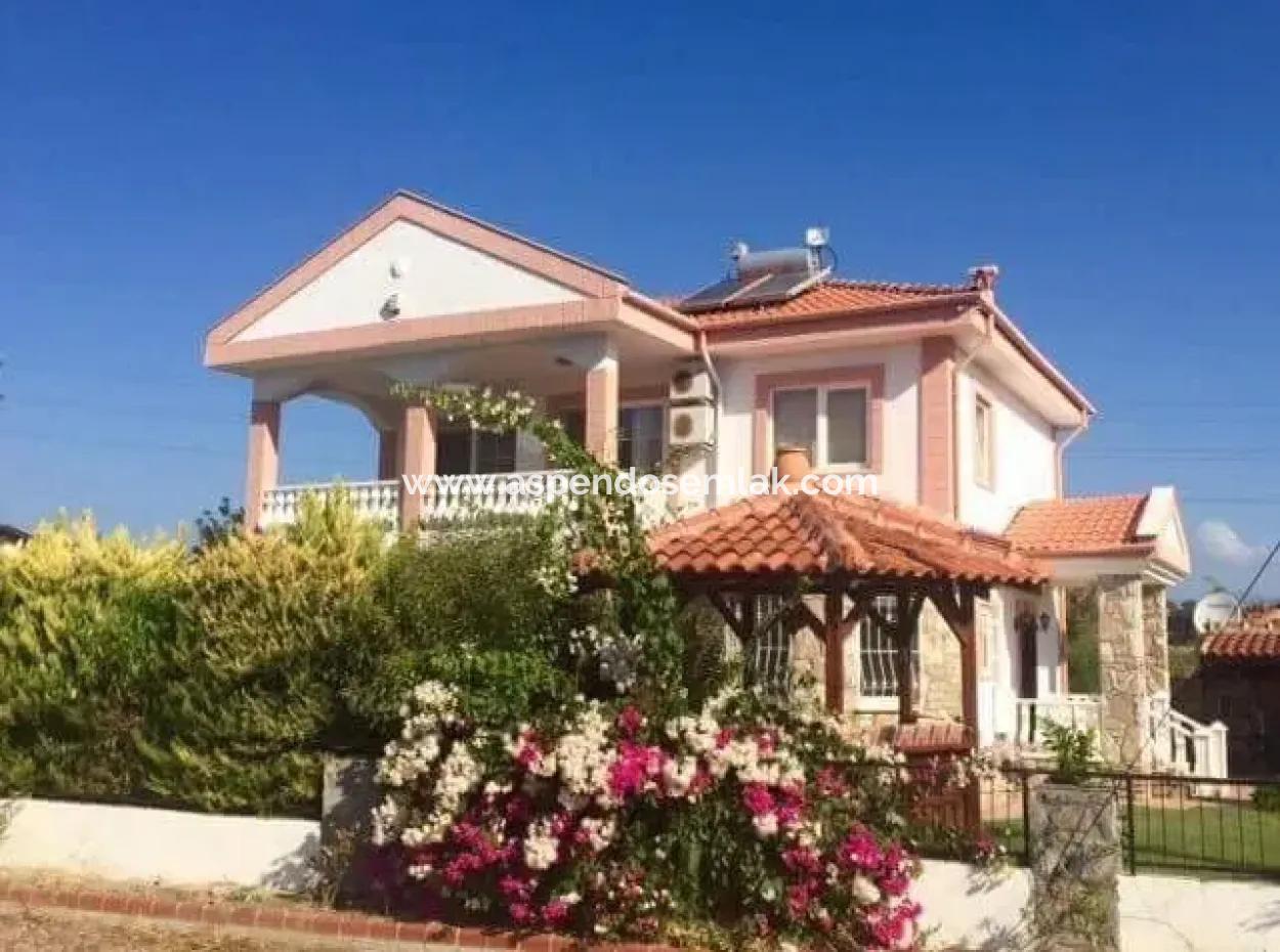 Dalyan Gülpınar'da 515M2 Köşe Başında Satılık 3+1 Villa