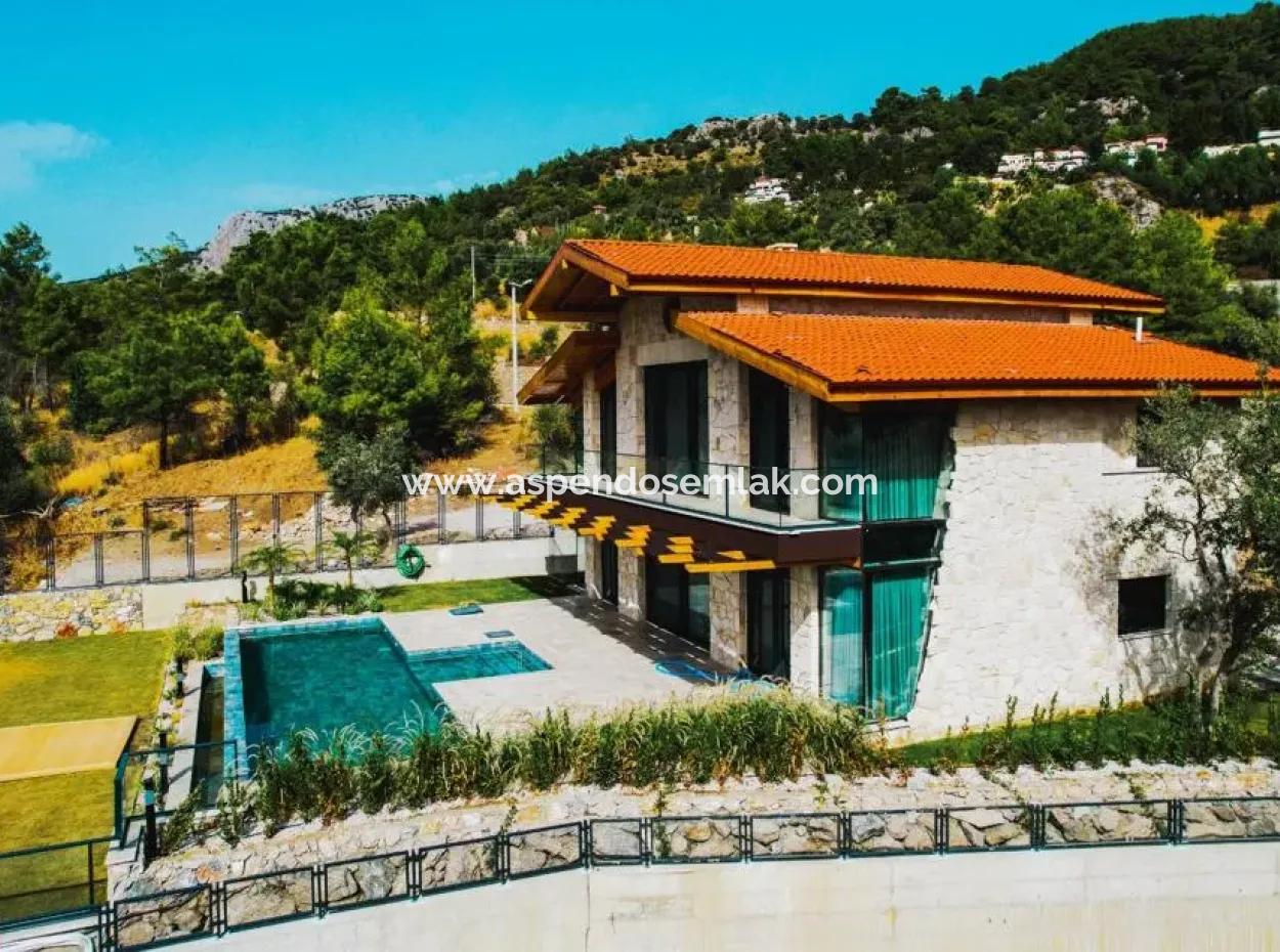 Sarıgerme'de Deniz Manzaralı Satılık Taş Villa