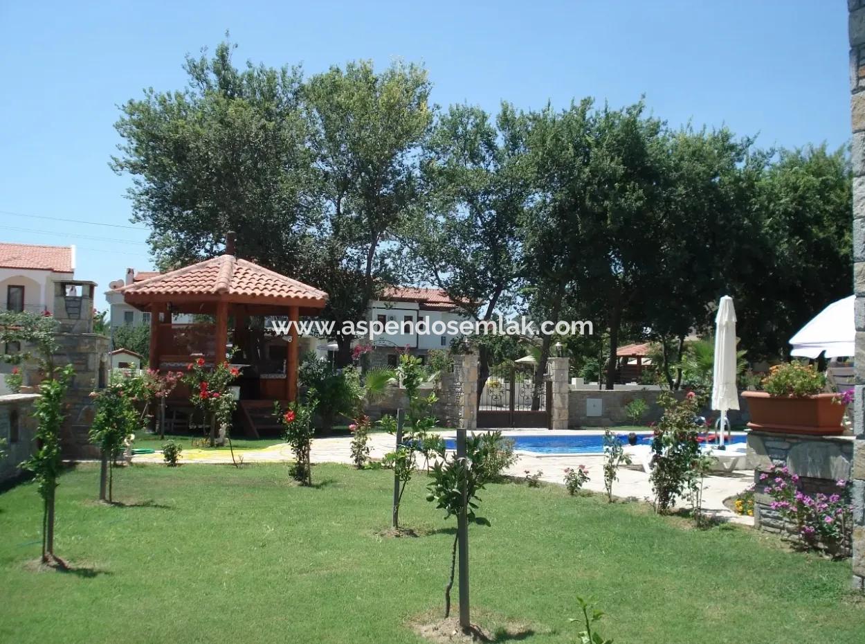 Dalyan'da Satılık Villa Dalyan Gülpınarda  800M2 Arsa İçerisinde 4+1 Salık Lüks Villa