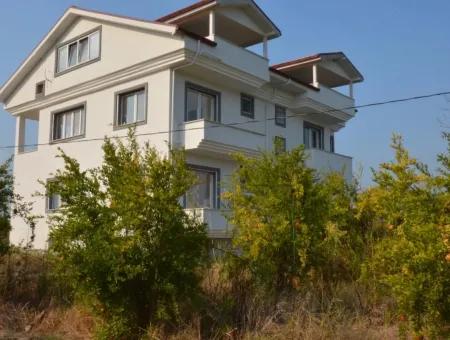 Dalyan Eskiköy'de Göl Manzaralı Satılık Villa