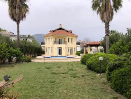 Dalyan Gülpınar'da 1100 M2 Arsa İçerisinde 6+1 Satılık Villa