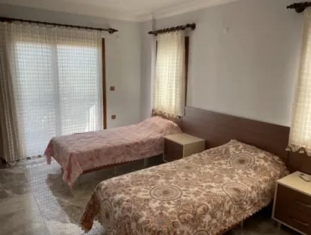 Akçapınar'da Deniz Manzaralı Satılık 6+1 Villa