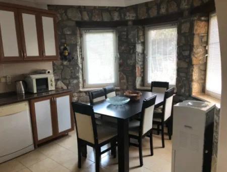Dalyan Gülpınar'da 515M2 Köşe Başında Satılık 3+1 Villa