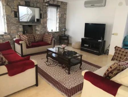Dalyan Gülpınar'da 515M2 Köşe Başında Satılık 3+1 Villa