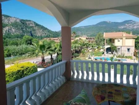 Dalyan Gülpınar'da 515M2 Köşe Başında Satılık 3+1 Villa