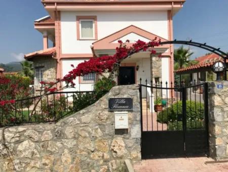 Dalyan Gülpınar'da 515M2 Köşe Başında Satılık 3+1 Villa