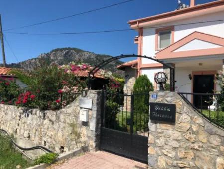 Dalyan Gülpınar'da 515M2 Köşe Başında Satılık 3+1 Villa