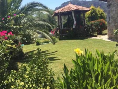 Dalyan Gülpınar'da 515M2 Köşe Başında Satılık 3+1 Villa