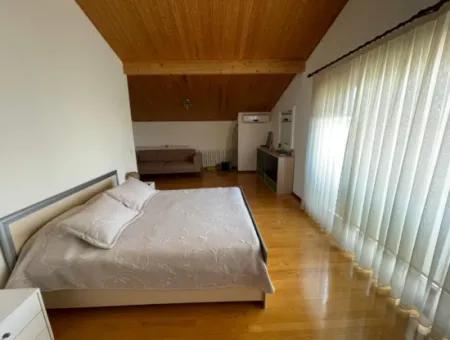 Dalyan Gülpınar'da 900M2 Arsa İçerisinde Satılık Dubleks Ahşap Villa