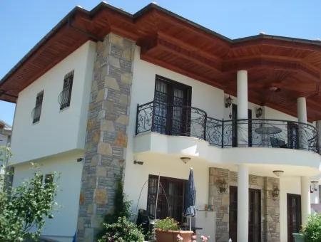 Dalyan'da Satılık Villa Dalyan Gülpınarda  800M2 Arsa İçerisinde 4+1 Salık Lüks Villa